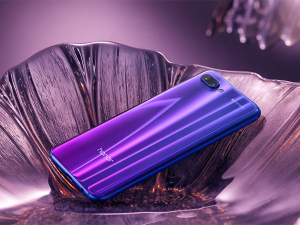 "هونر" تكشف هاتفها الجديد  Honor 10بتقنيتين مبتكرتين